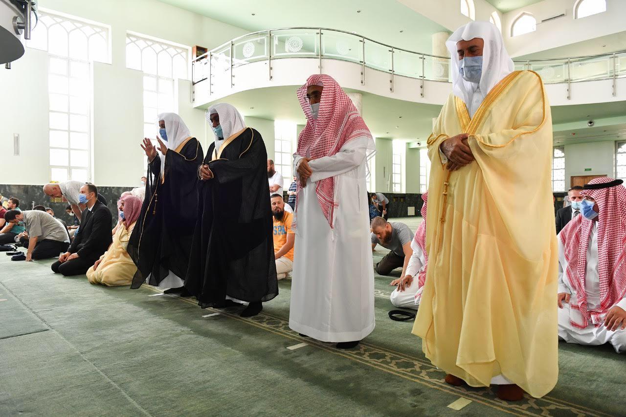 وزير الشؤون الإسلامية يزور جامع الملك فهد بسراييفو