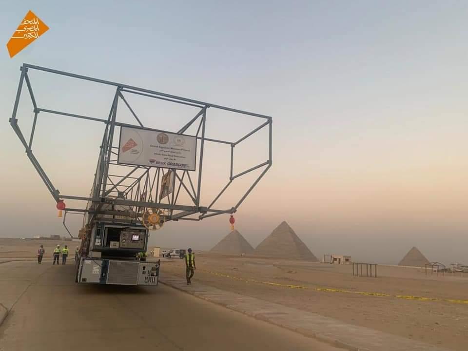 نقل مركب خوفو من الأهرامات الي المتحف المصري الكبير