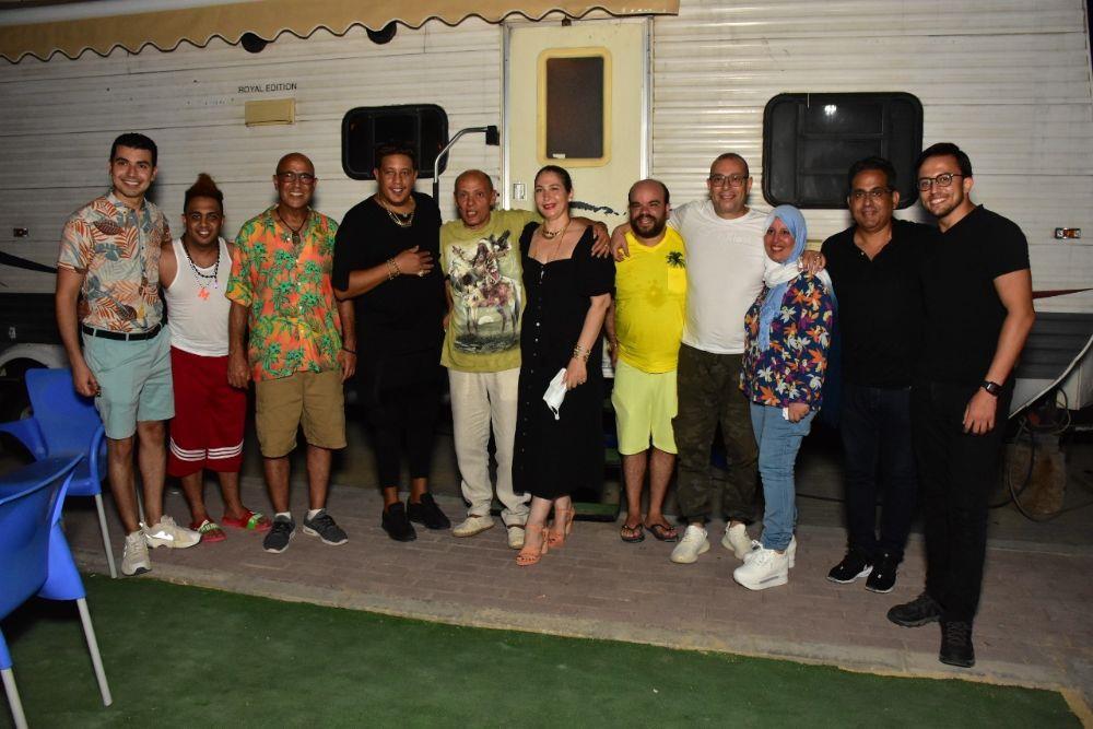 20 صورة من افتتاح مسرحية «شمسية واربع كراسي» في الساحل