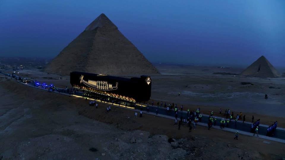 مركب الملك خوفو تصل الى المتحف المصرى الكبير بسلام 