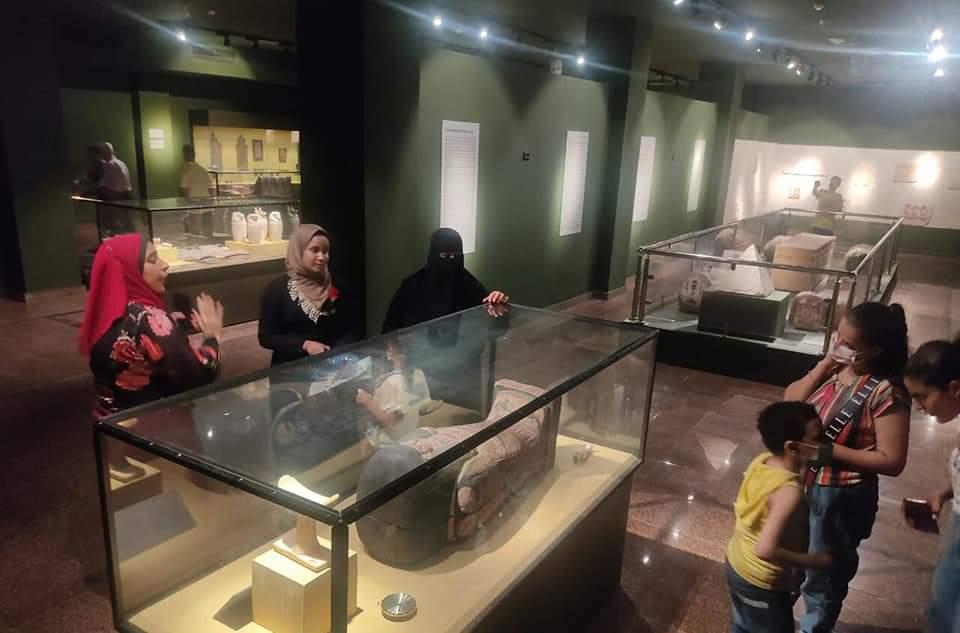 بالصور... متحف سوهاج يستقبل مجموعة من الزائرين 