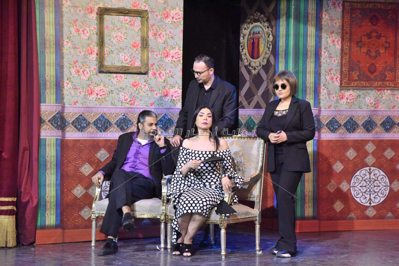 أشرف زكى وأحمد سلامة في عرض مسرحية "الجريمة" بطولة راندا البحيري