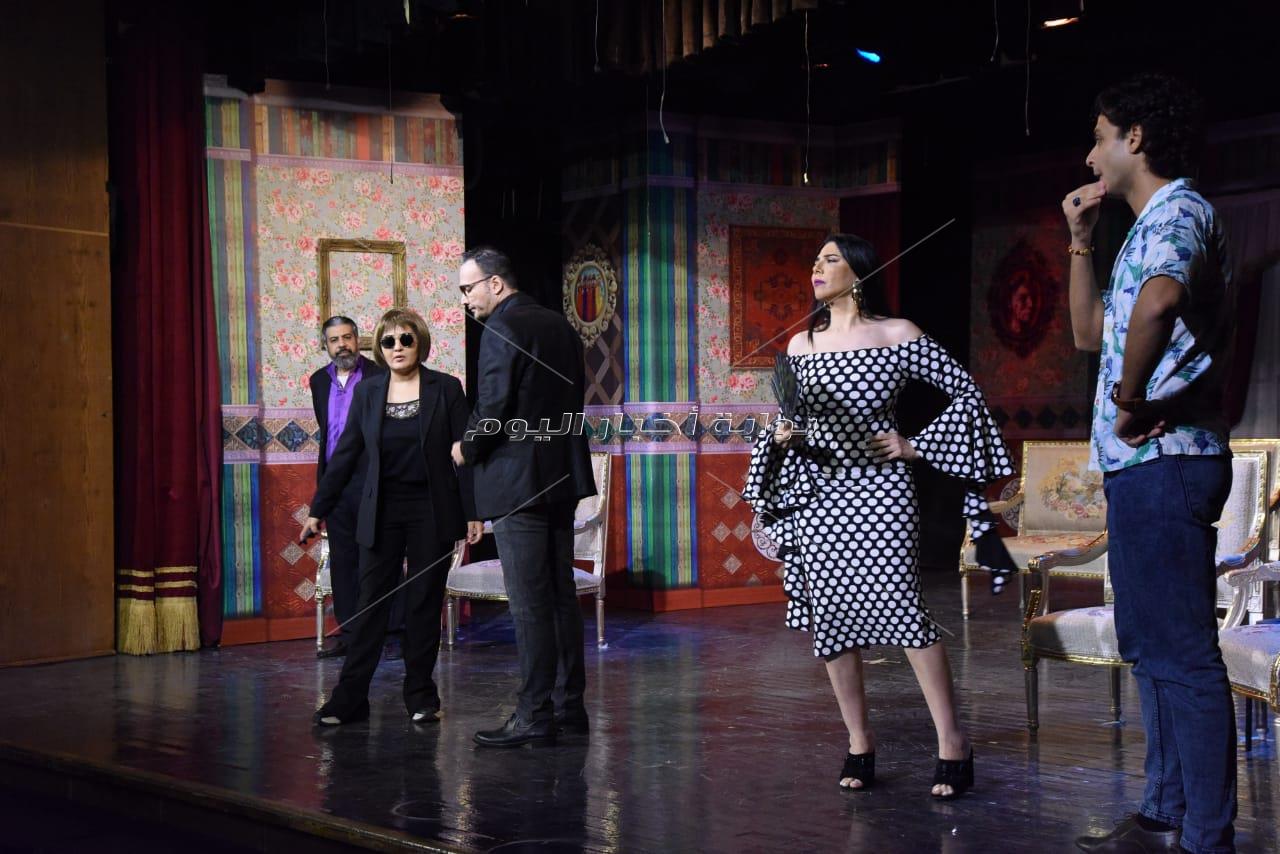 أشرف زكى وأحمد سلامة في عرض مسرحية "الجريمة" بطولة راندا البحيري