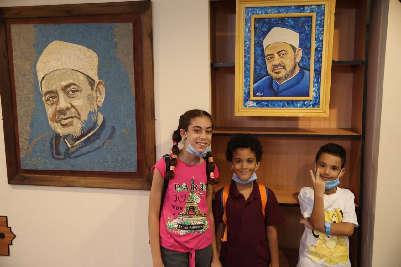 صور الإمام الطيب وأنشطة جناح الأزهر تجذب رواد معرض الكتاب بالإسكندرية*