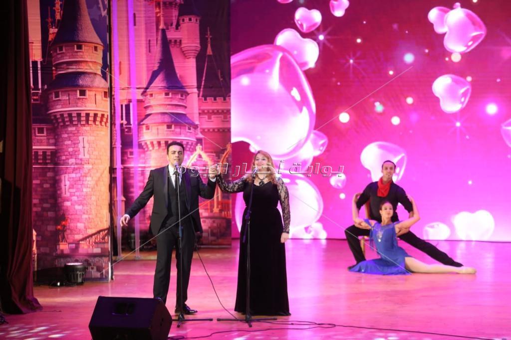 وزيرة الثقافة ومحافظ بورسعيد يشهدان عرضا فرقة اوبرا القاهرة بالمركز الثقافي