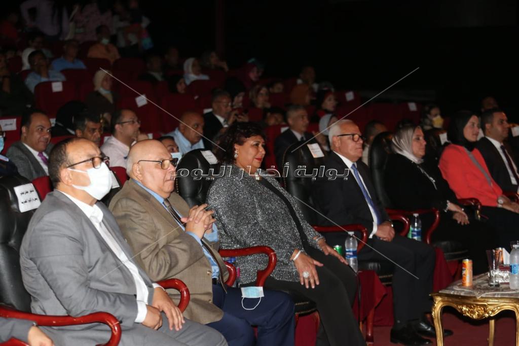 وزيرة الثقافة ومحافظ بورسعيد يشهدان عرضا فرقة اوبرا القاهرة بالمركز الثقافي
