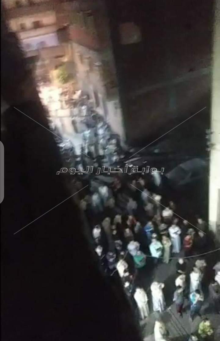 الآلاف من أبناء قرية شبرا العنب بالشرقية يشيعون جثمان الشيخ هانى الشحات 