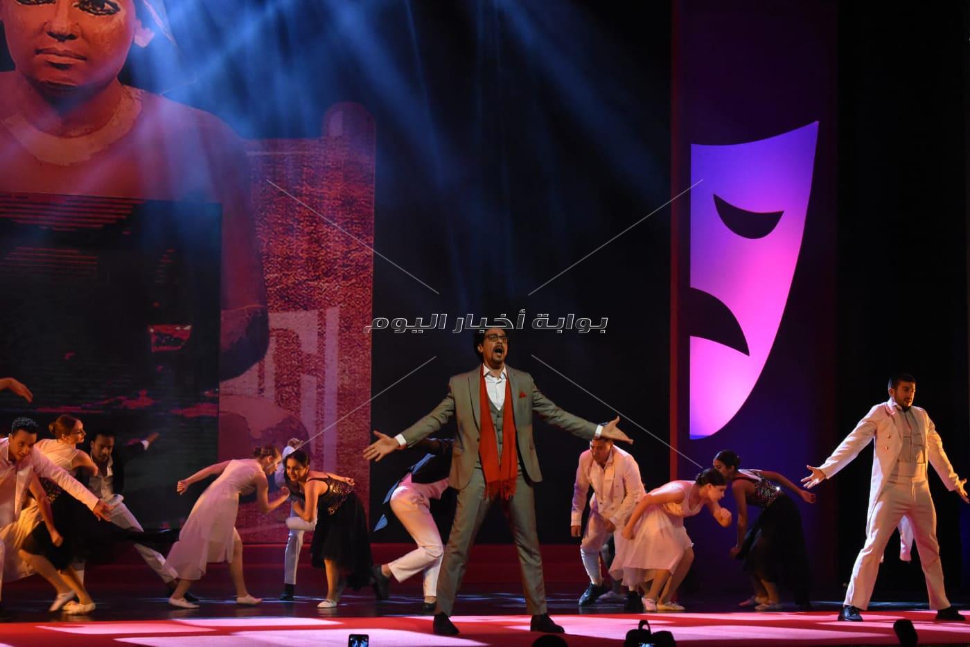 بدء حفل افتتاح المهرجان القومي للمسرح المصري ال 14 بدار الأوبرا	