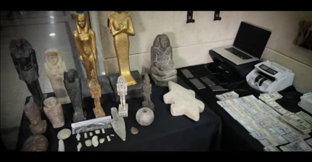 تماثيل فرعونية وسبائك ذهبية».. تفاصيل مداهمة «مغارة علي بابا»
