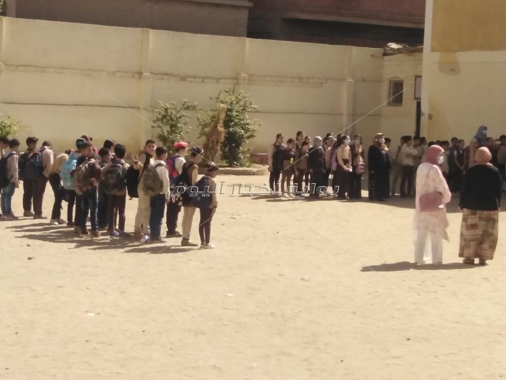 بالصور مواطن يقتحم مدرسة بالمحلة الكبرى ويتعدي