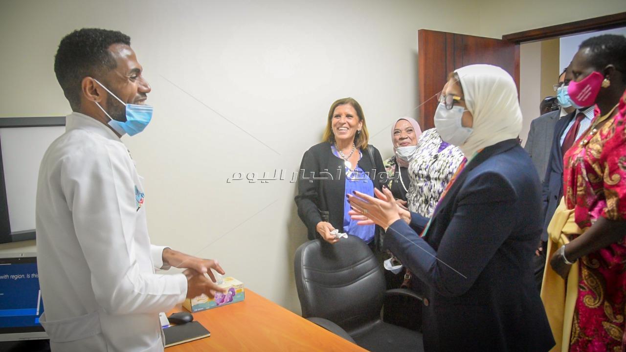 وزيرة الصحة: المركز يعد باكورة العلاقات الوطيدة بين مصر وأوغندا في المجال الصحي