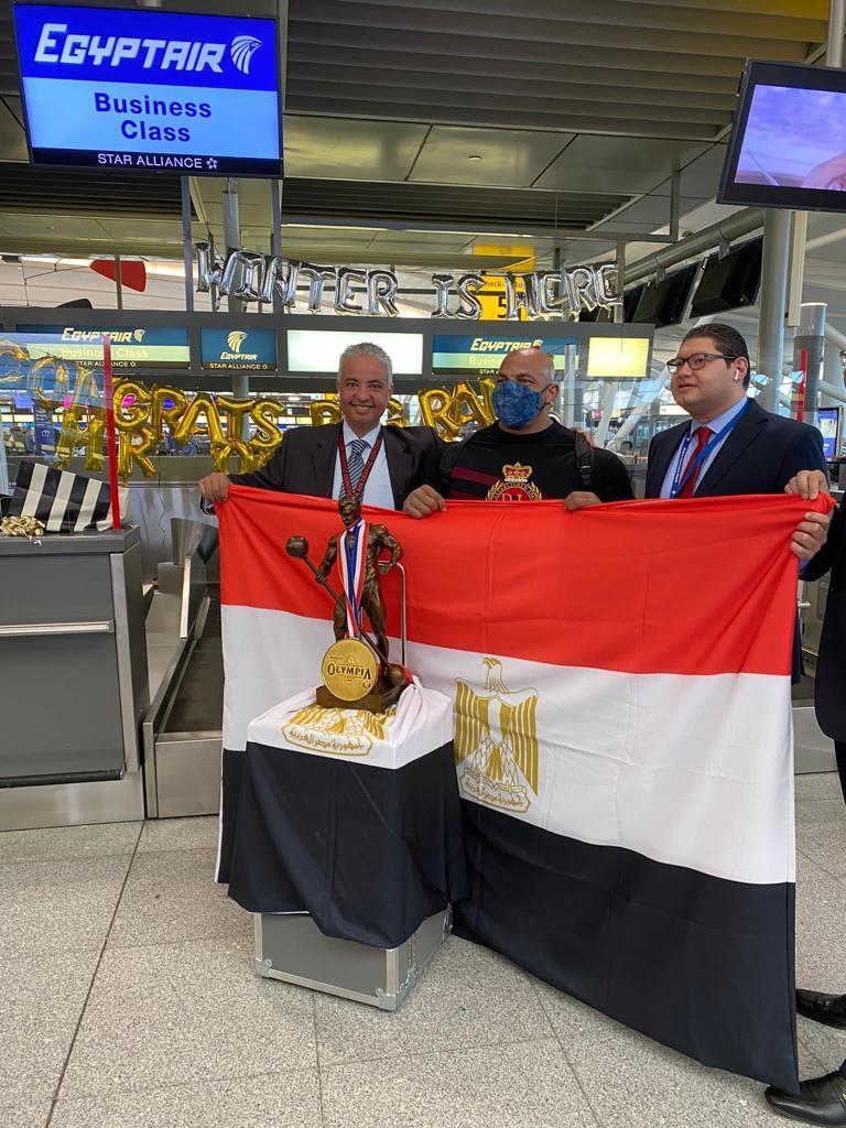 مصر للطيران تستقبل البطل العالمى "Big Ramy" بمطار جون كينيدي بنيويورك