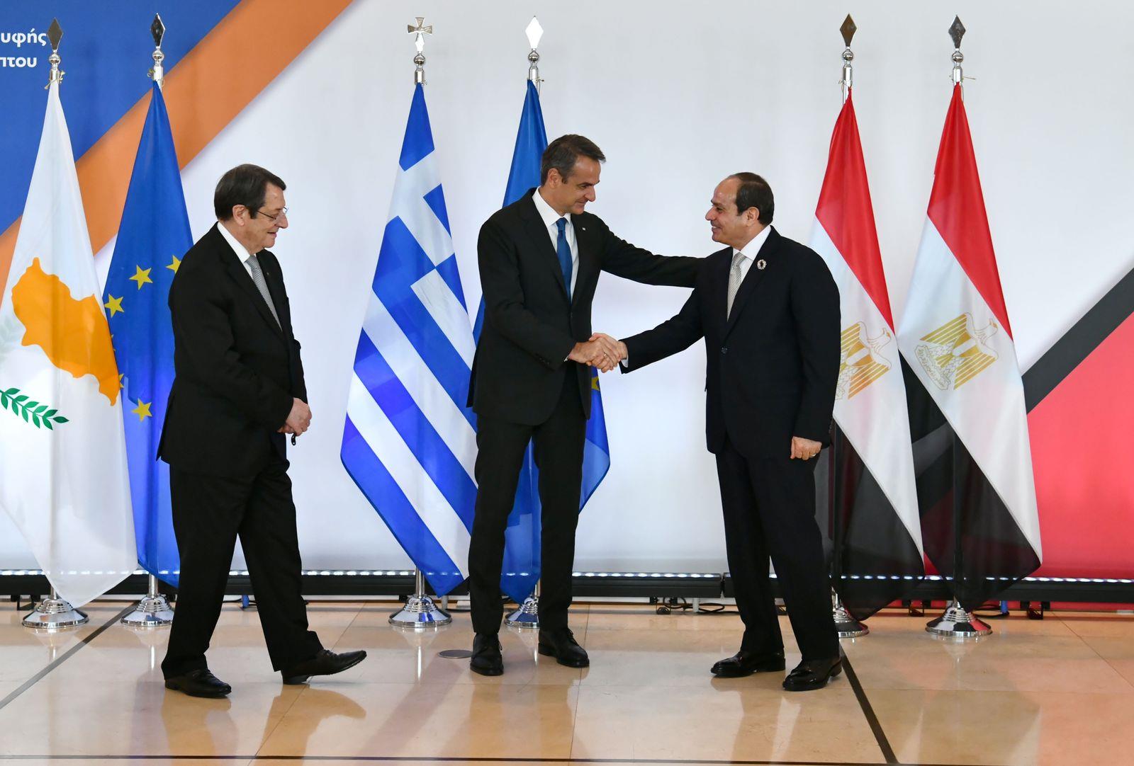 القمة الثلاثية بين مصر وقبرص واليونان  ووصول الرئيس السيسي العاصمة اليونانية أثينا