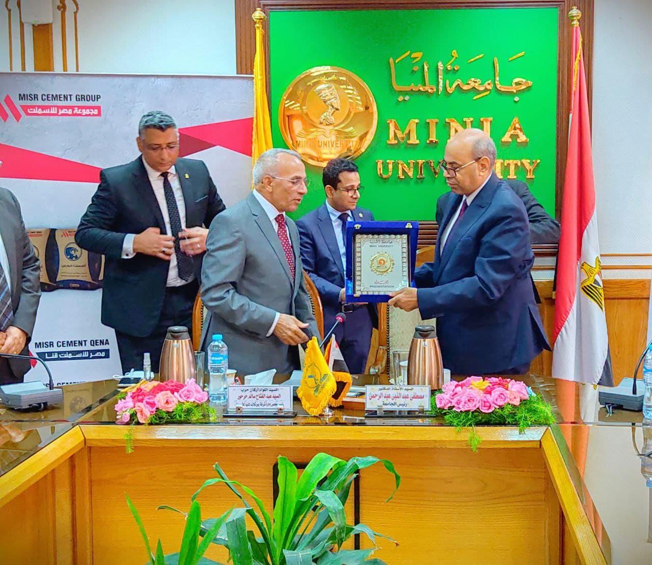 جامعة المنيا توقع اتفاقية تفاهم وتعاون مع شركة مصر للأسمنت في المجالات العلمية والبحثية والتدريبية