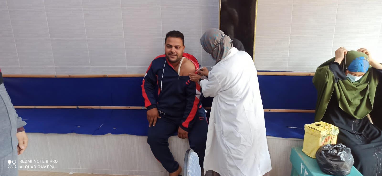 انتشار مكثف للفرق الطبية لتطعيم المصلين امام المساجد  بجميع قرى ومدن  الدقهلية. 