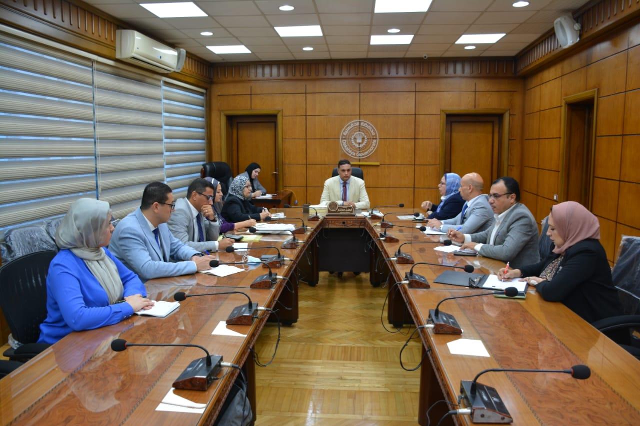محافظ الدقهلية يعقد اجتماعا مع ممثلي وزارة الهجره لتنفيذ 