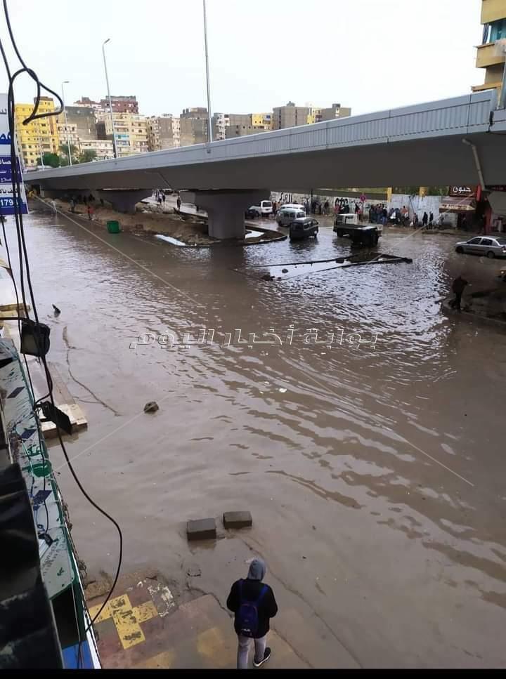 بالصور .. الامطار تتسبب فى غرق عدة طرق  هامة بالاسكندرية