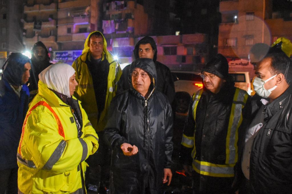 محافظ الإسكندرية يتابع رفع تراكمات الأمطار بشارع مصطفى كامل وشرق المدينة 