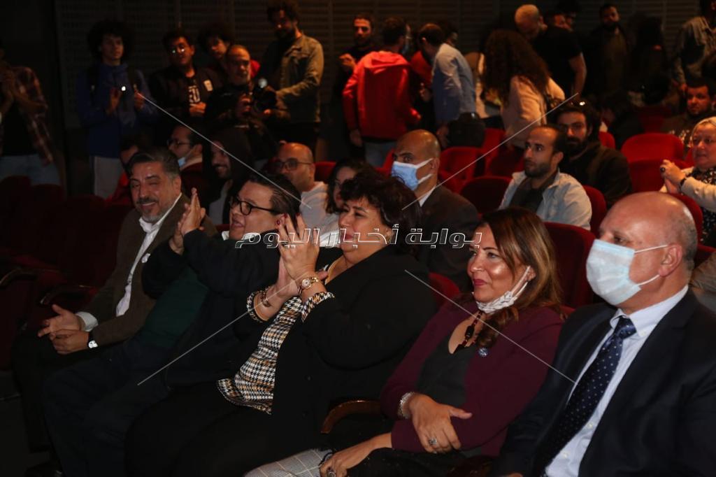 وزيرة الثقافة تشهد العرض المسرحي "سالب واحد" بالهناجر 