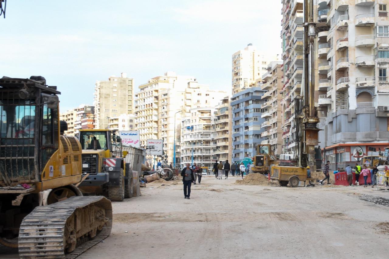 محافظ الإسكندرية يتابع العمل بمشروع نفق وكباري شارع 45 ونسب الإنجاز   