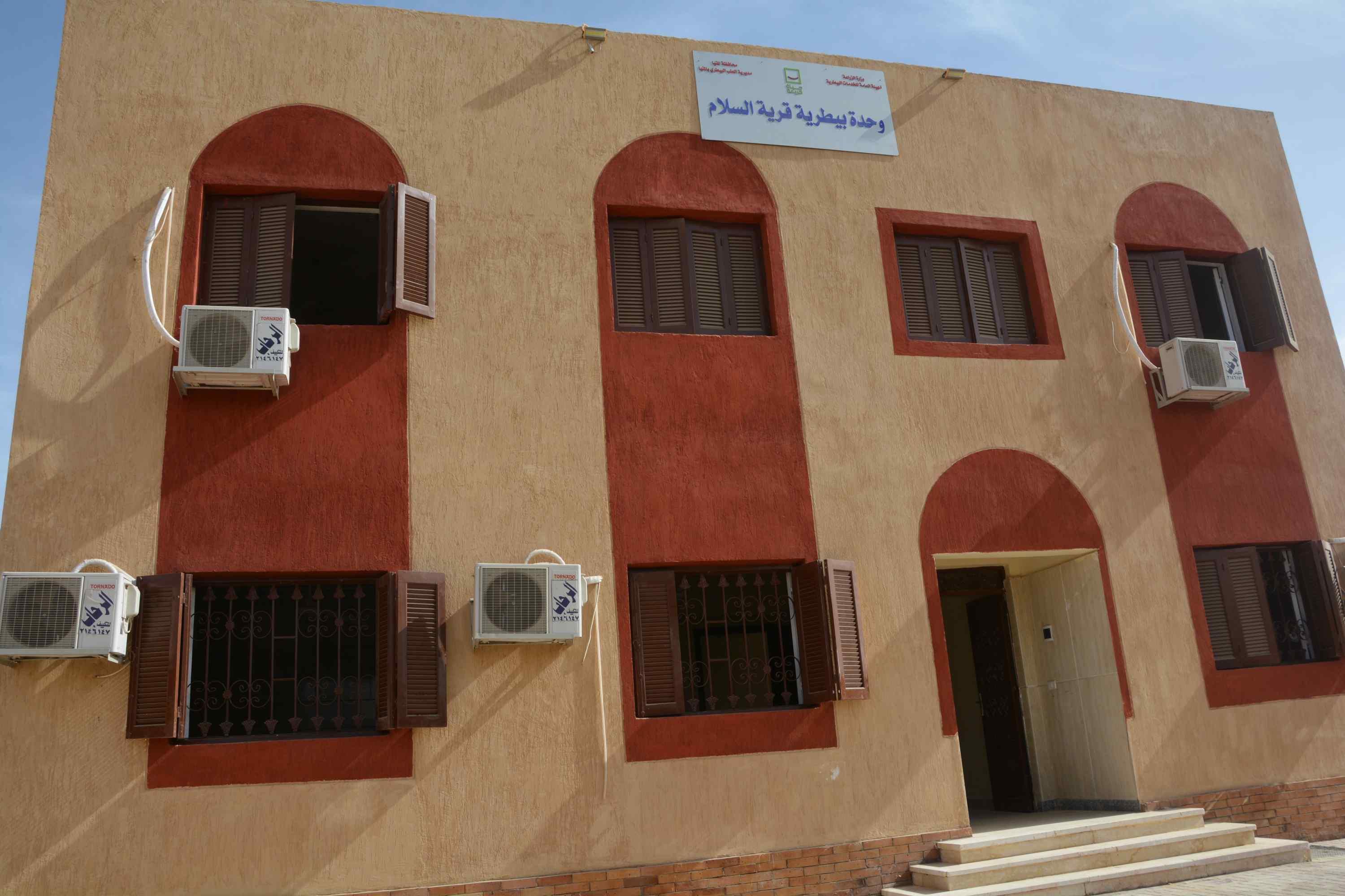 "القاضي" يفتتح مدرسة السلام للتعليم الأساسي بإجمالي 22 فصل