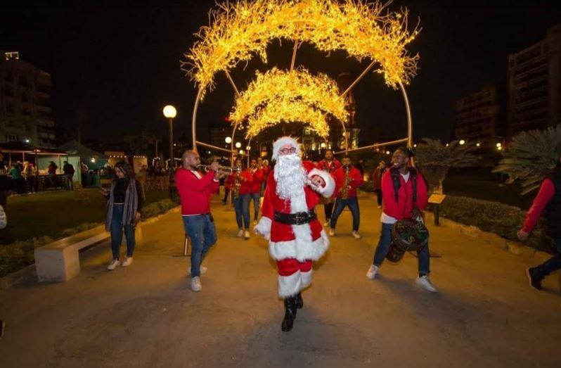 بهدايا بابا نويل والفرق الوسيقية| "قصر البارون" يحتفل بأعياد الكريسماس
