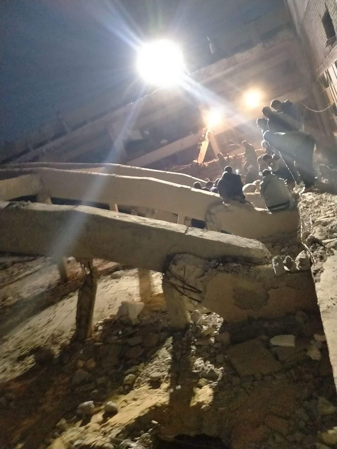 محافظ الغربية يتفقد موقع انهيار سقف على عمال شركة بالمحلة الكبرى