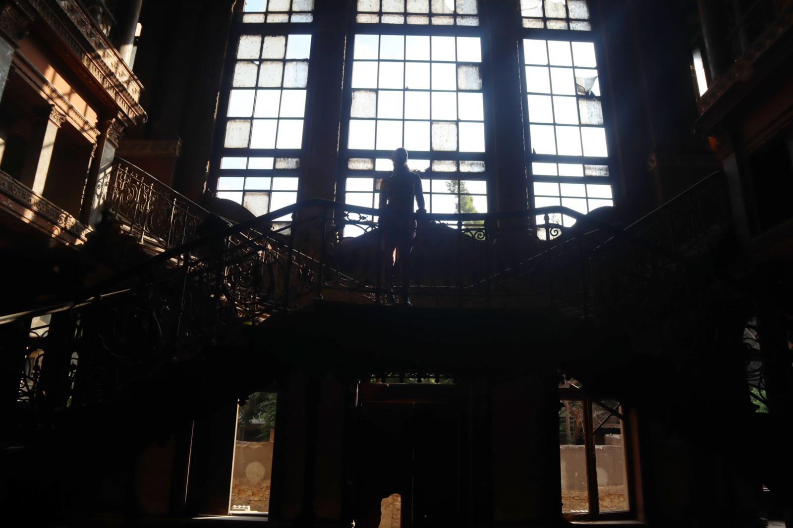 الأمريكية آمون ستار تطلق أول كليب غنائي يتم تصويره في قصر شامبليون