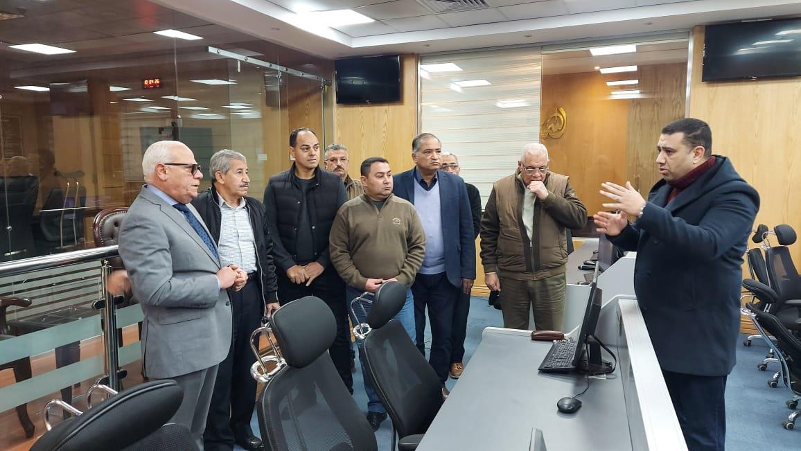 محافظ بورسعيد يتابع سير العمل بالشبكة الوطنية الموحدة للطوارىء والسلامة العامة. 