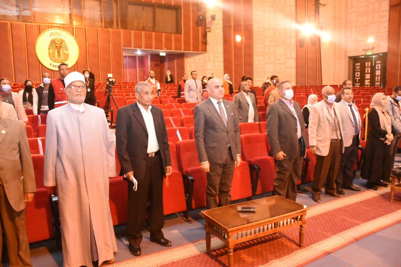 رئيس جامعة الأقصر يشارك في اجتماع المجلس الأعلى للدراسات العليا بجامعة بنها
