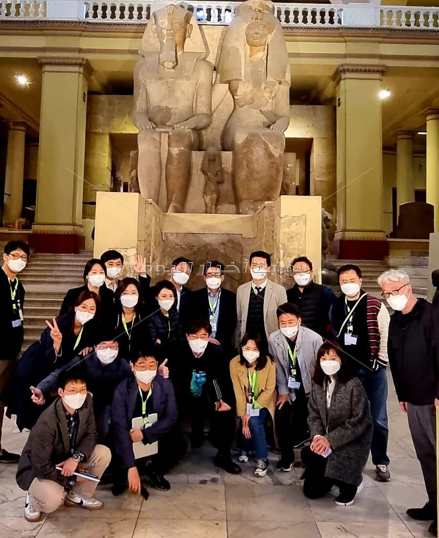 أهرامات الجيزة تستقبل رئيس هيئة التراث الثقافي بكوريا الجنوبية