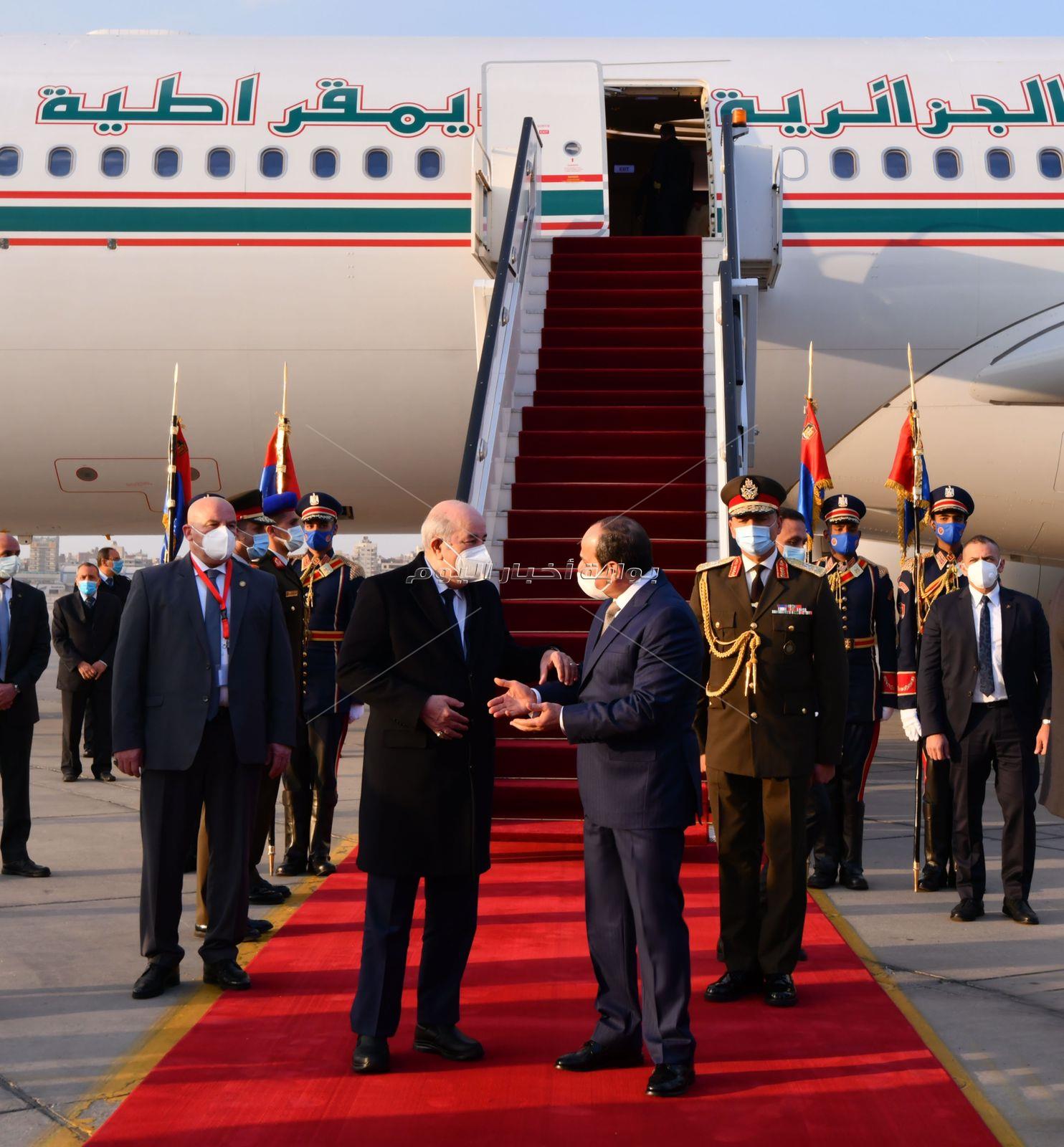  استقبال الرئيس تاسيسي لنظيره الجزائري بمطار القاهرة ‎‎