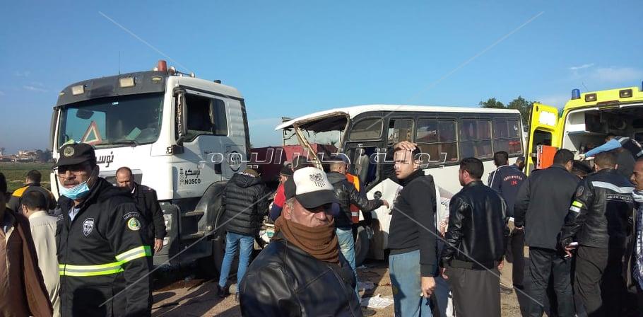 مصرع 3 عمال وإصابة 12 في تصادم أتوبيس وسيارة نقل بالإسكندرية