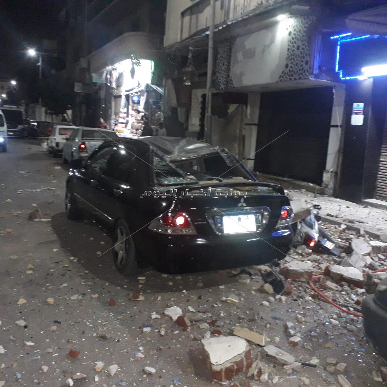 تحطم سيارتين في انهيار شرفتي عقار  بالإسكندرية.. وإخلاء السكان