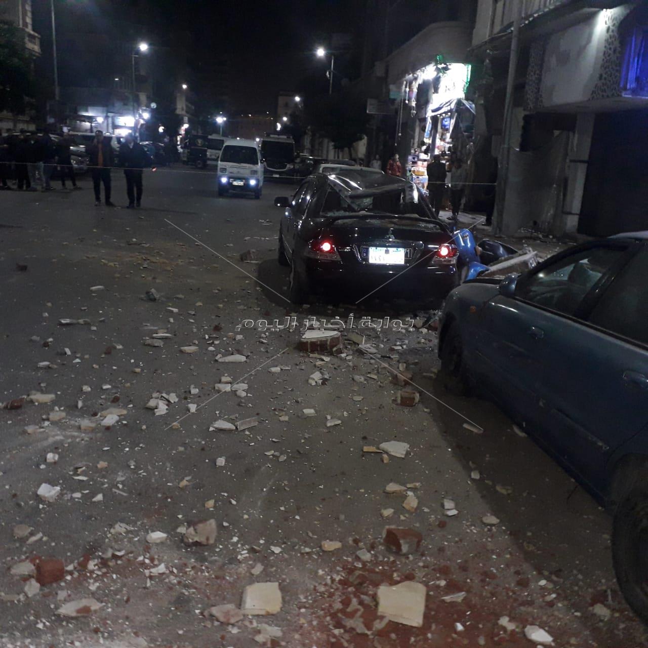 تحطم سيارتين في انهيار شرفتي عقار  بالإسكندرية.. وإخلاء السكان