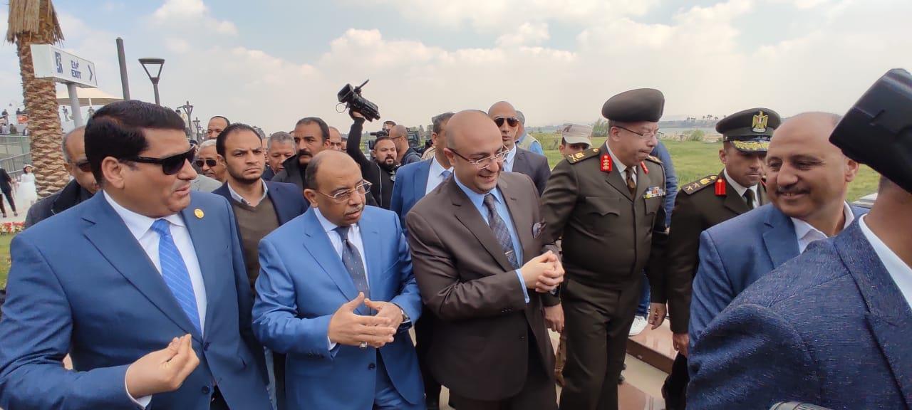 وزير التنمية المحلية يفتتح كورنيش النيل السفلي ببني سويف بمناسبة العيد القومي