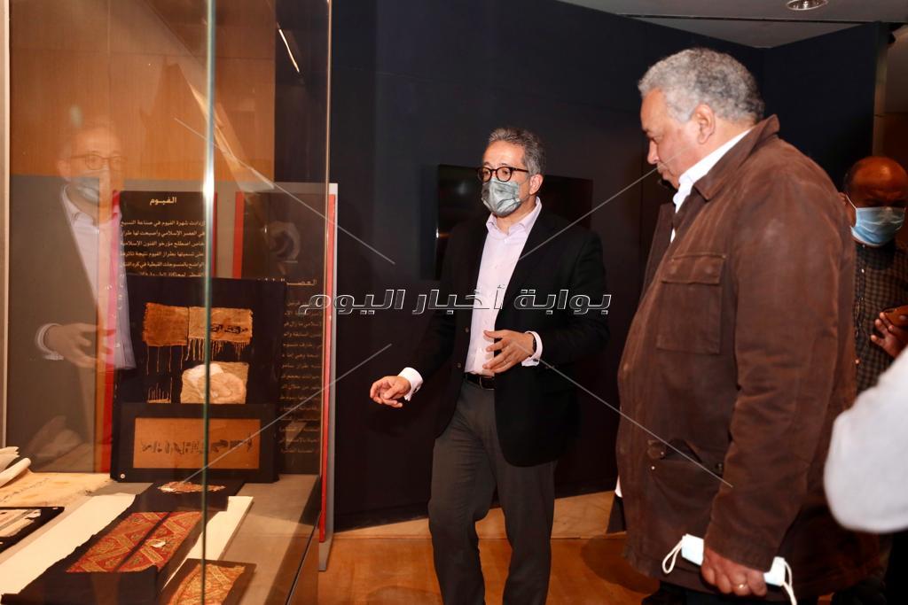 وزير السياحة والآثار يتفقد آخر مستجدات الأعمال الجارية بقاعة النسيج المصري بمتحف الحضارة