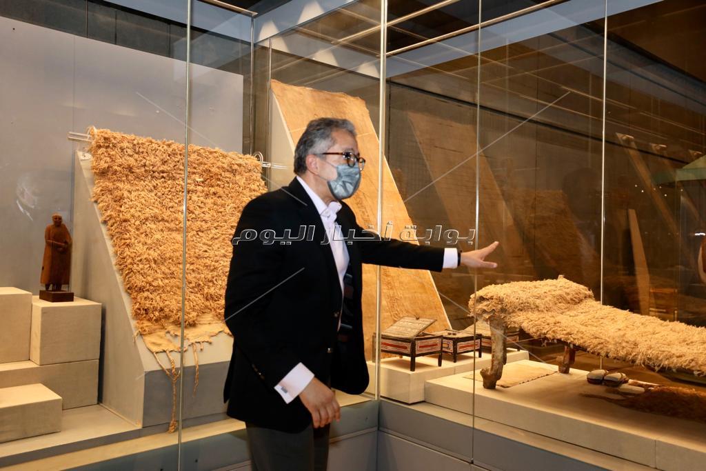 وزير السياحة والآثار يتفقد آخر مستجدات الأعمال الجارية بقاعة النسيج المصري بمتحف الحضارة