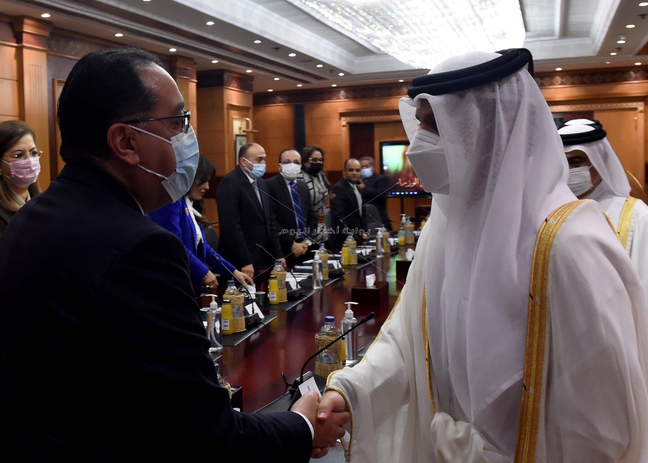 رئيس الوزراء يلتقى وزيرى الخارجية والمالية بدولة قطر