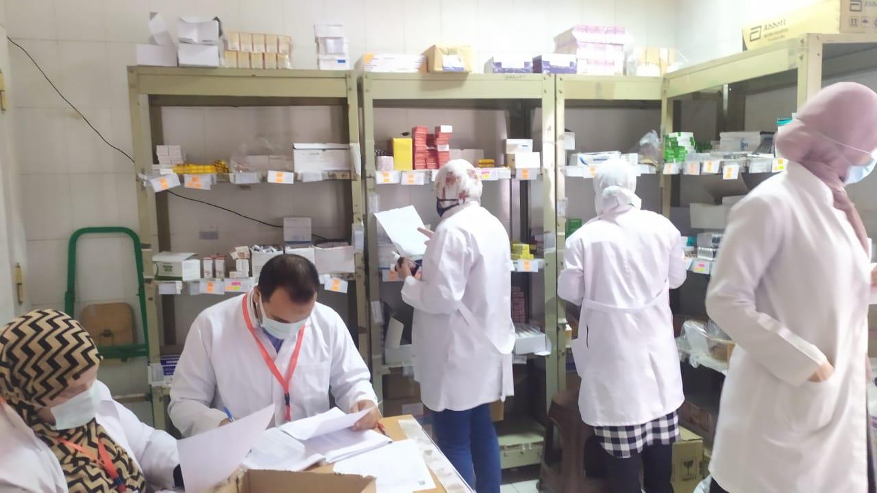 الكشف وتوفير العلاج لـ 2132  حالة في  قافلة طبية في بني سويف
