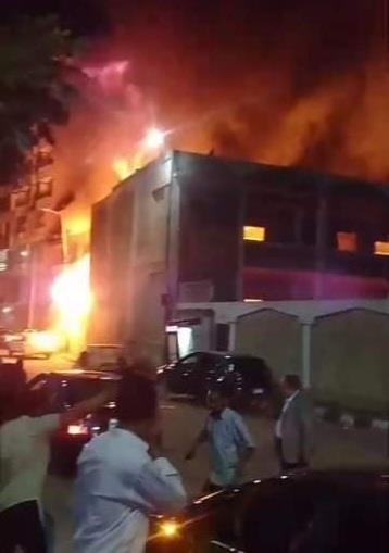 حريق ضخم بالقرب من مسجد سيدي عبد الرحيم القناوي بقنا