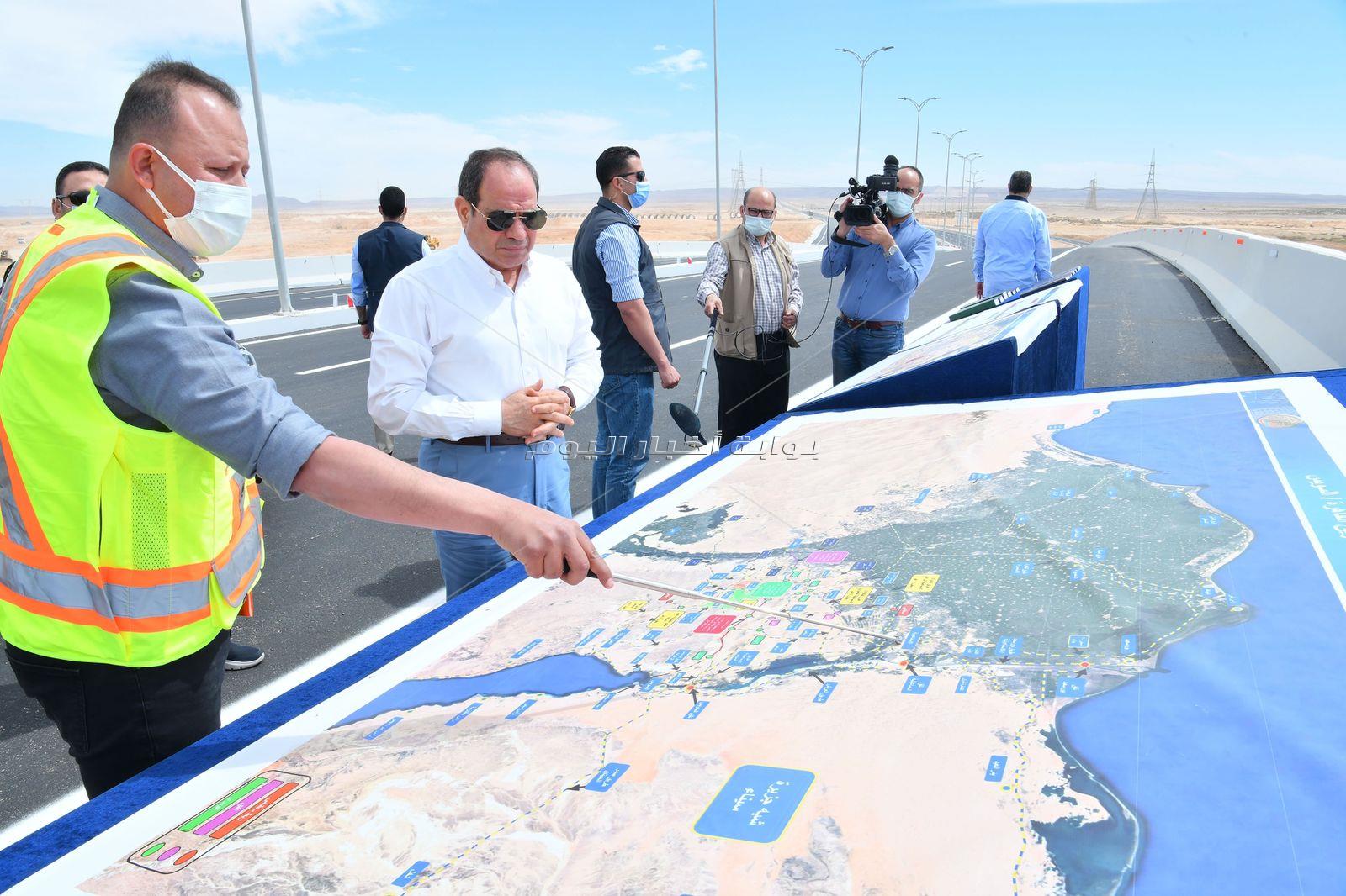 الرئيس السيسي يتفقد أعمال تطوير امتداد طريق السويس
