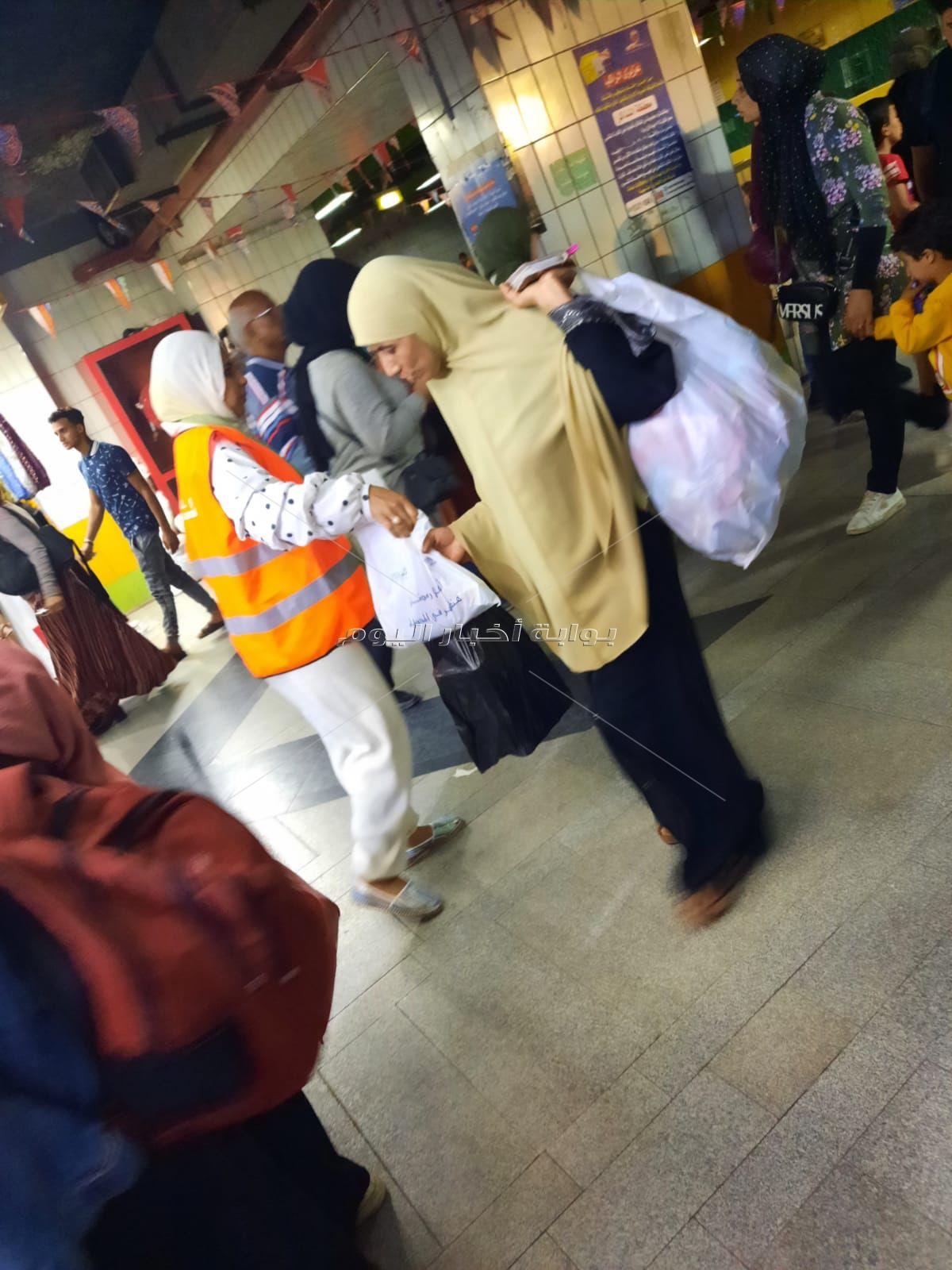 الإنتهاء من توزيع مايقرب من 100 ألف وجبة إفطار في مترو الأنفاق