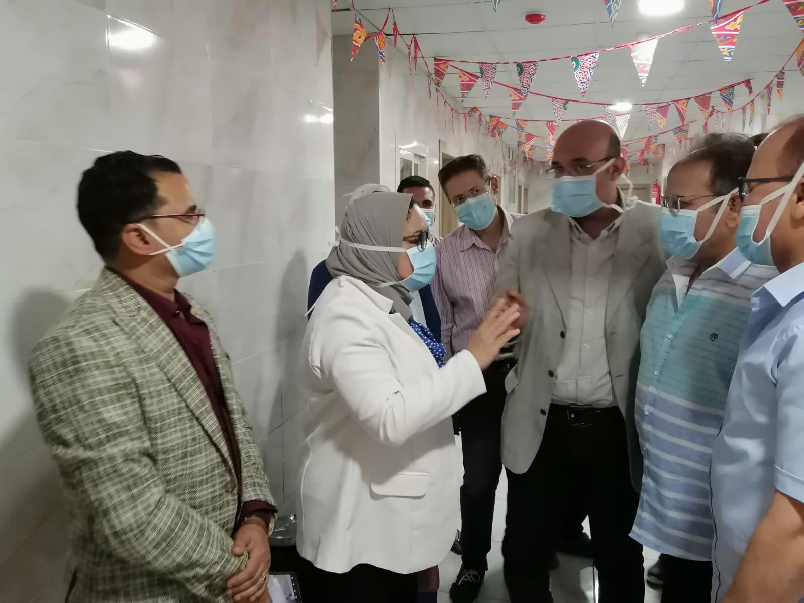 وكيلة الصحة بسوهاج تتفقد العمل داخل  المستشفيات فى اول ايام العيد