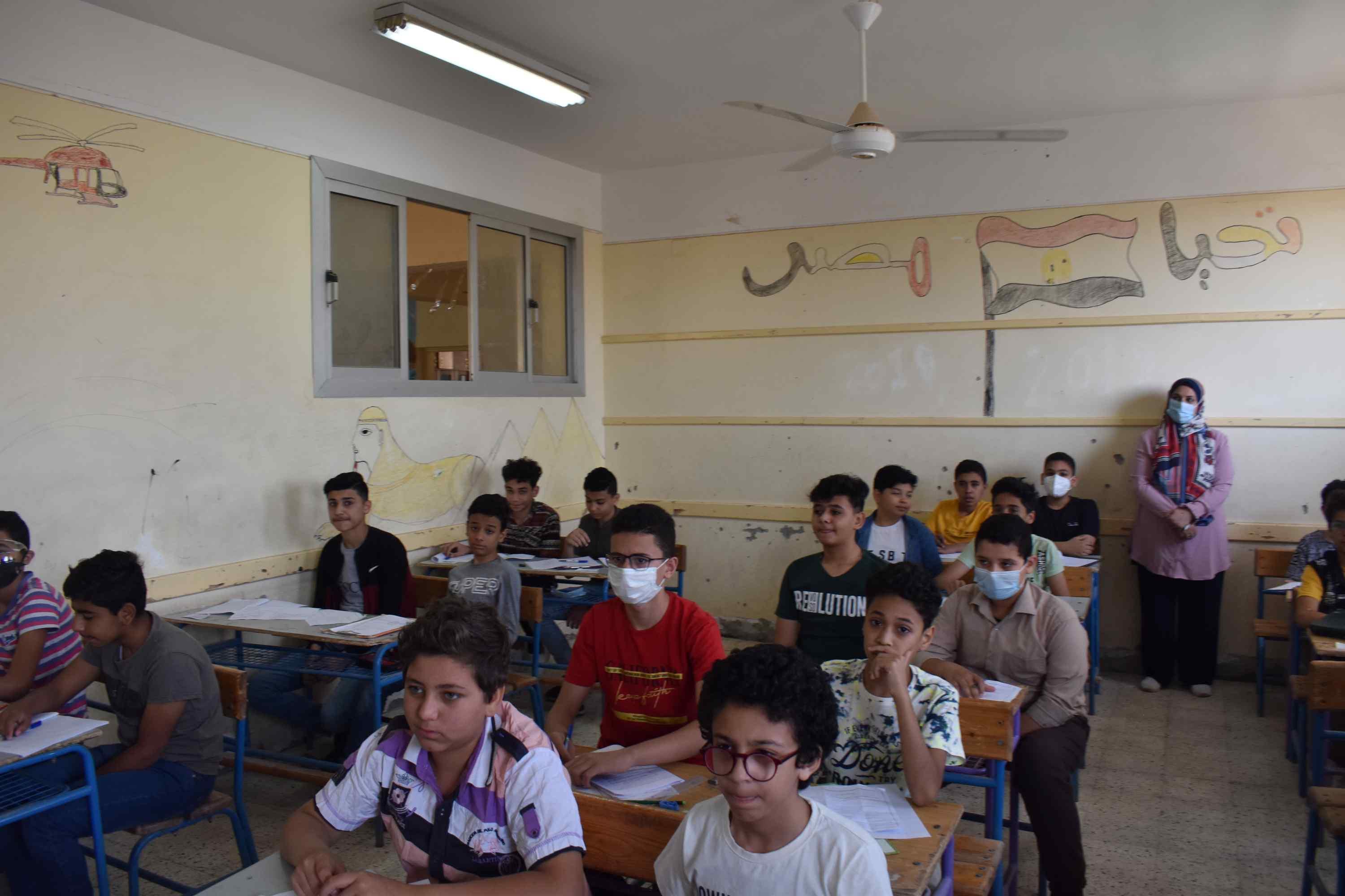 محافظ المنيا يتابع بدء إمتحانات " الفصل الدراسي الثاني" بعدد من اللجان