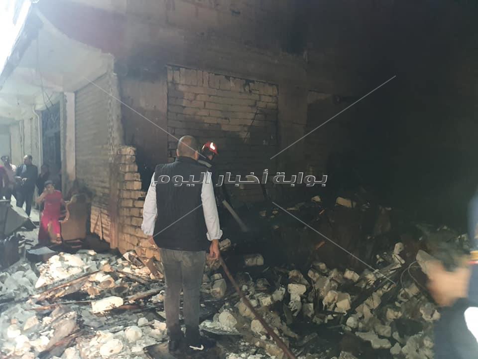 إخماد حريق في قطعة أرض شرق الإسكندرية