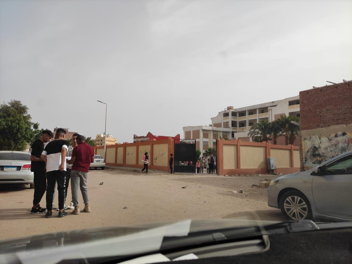 8720 طالب وطالبة يؤدون امتحانات الشهادة الإعدادية بالبحر الأحمر اليوم