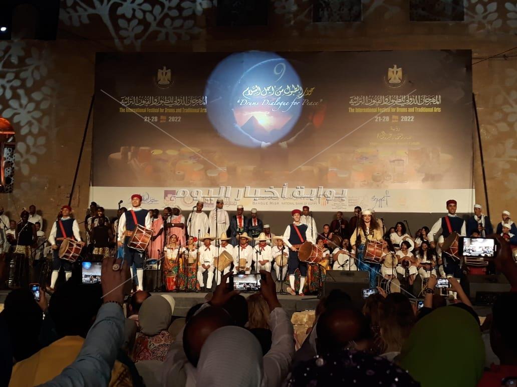  افتتاح مهرجان الطبول الدولى تفاعل كبير من جمهور القلعه  على انغام السمسميه واغنية 	