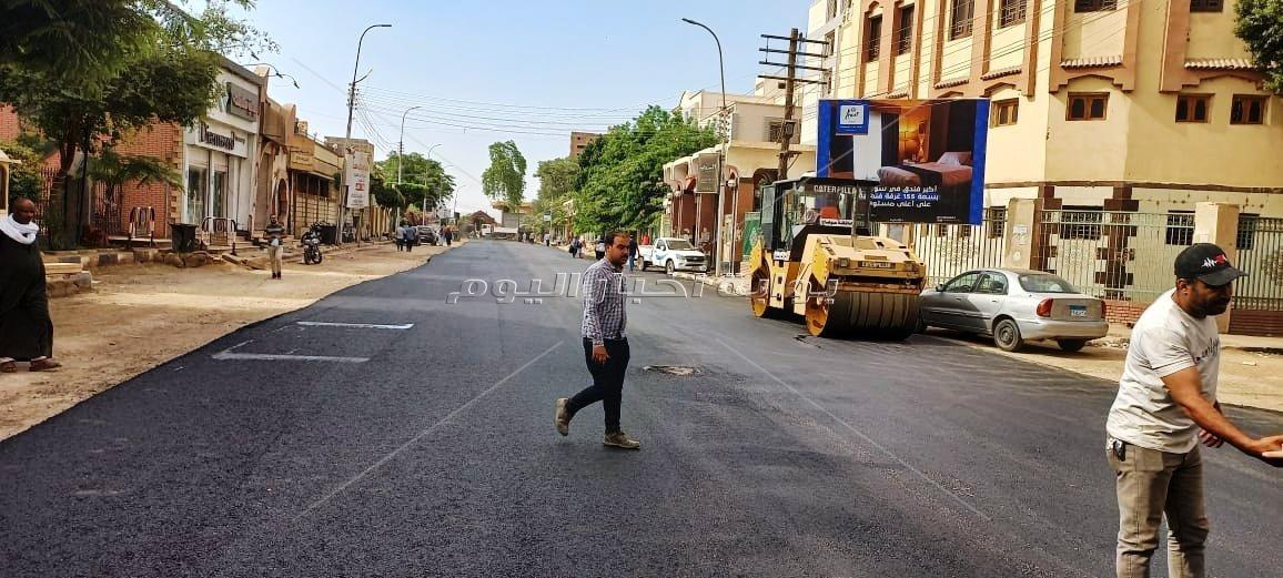 أعمال رصف شارع " أحمد حمادي " بمدنية ناصر بسوهاج