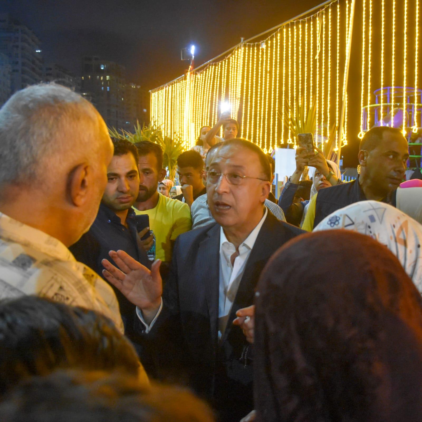 جولة تفقدية مسائية لمحافظ الإسكندرية لتفقد إضاءة الكورنيش قبل عيد الأضحى 